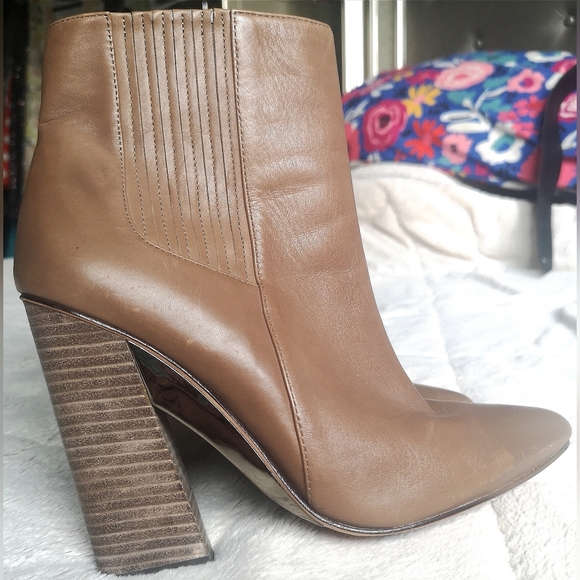 BCBG MAXAZRIA booties. - Picture 2 of 11